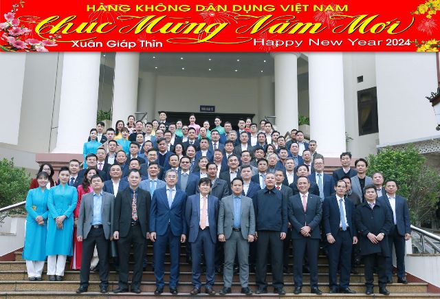 Lãnh đạo ngành Hàng không dâng hương Chủ tịch Hồ Chí Minh nhân dịp đầu Xuân Giáp Thìn